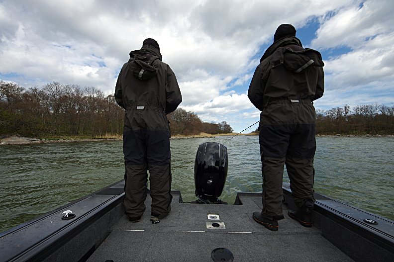 Havsöringsfiske från guidebåten. Utformad för fiske från början till slut.