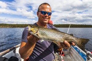 Fiskeguide Tomas Edenfeldt Öringfiske (foto Jonas Classon)