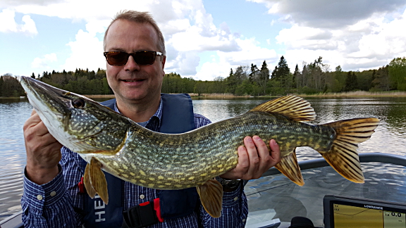 Thomas på SHB bjöd kunderna på fiskeguidning