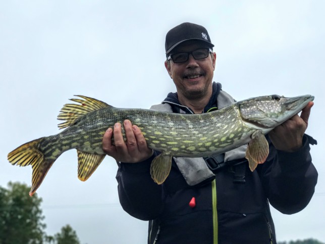 Mats har varit med många gånger förut och det blir alltid action i båten!