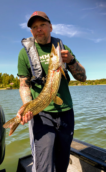 Fredrik hade flera fina hugg och tillslut satt gäddan där säkert!