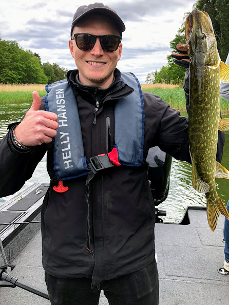 Hampus med pigg junigädda.