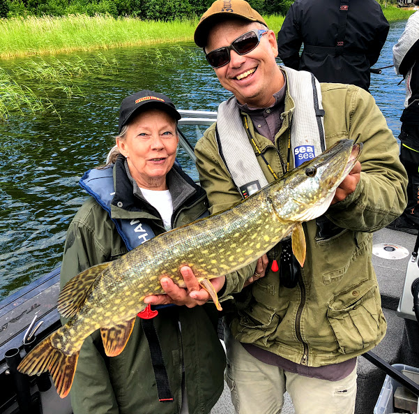 Maud drog upp tre fina gäddor idag inklusive nytt PB på 81 centimeter!