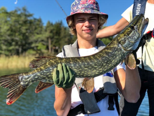 Kändes mer som juli än september denna heta dag!  Här är Jakob med 85 cm gädda!