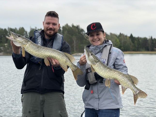 Syskonen Ben och Manuela njöt av skärgården och gäddfisket!