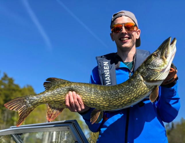 Fredrik drog upp en gädda på över metern!